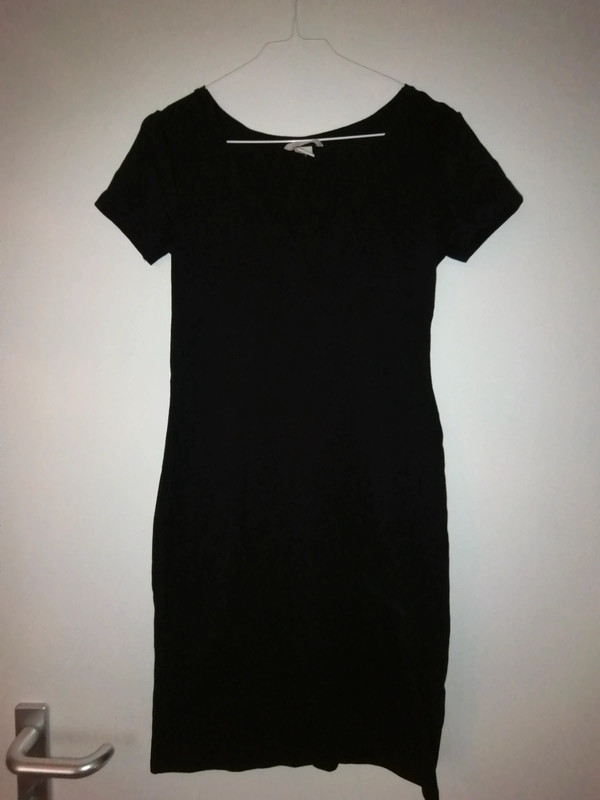 Schwarzes Kleid V-Ausschnitt