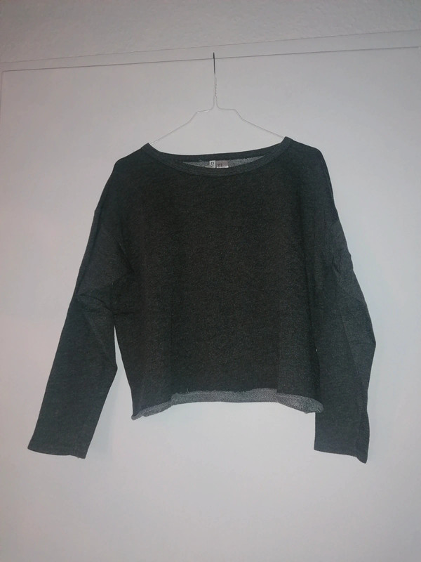 Grauer Cropped Pullover