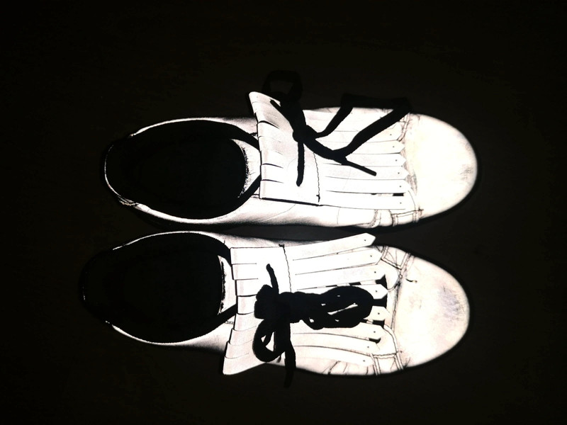 Leuchtende Schuhe reflektierend